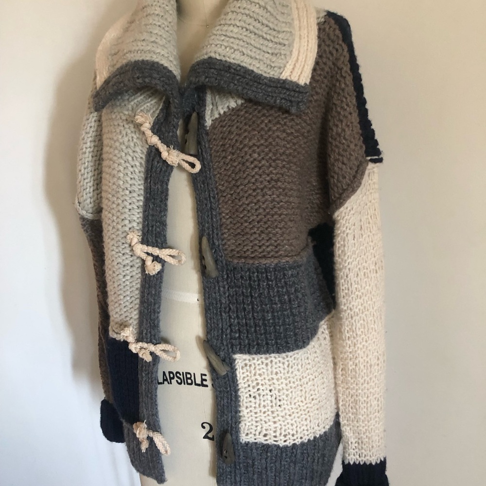 Cashmere cardigan with patchwork knit pattern. - Picture 8 of 8